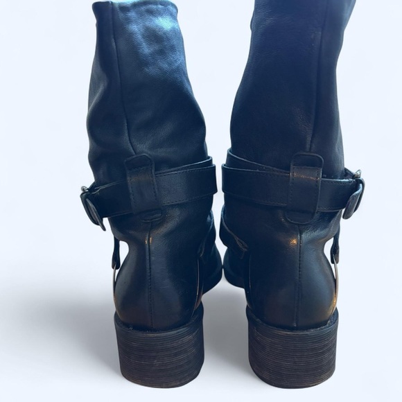 Stuart Weitzman Black Leather Heeled Boots. Size 7 - Picture 4 of 8